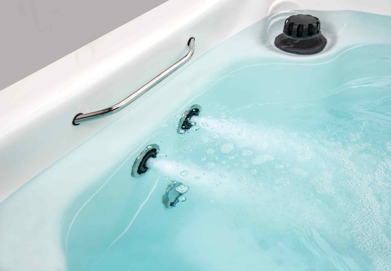 how to keep hot tub water clear